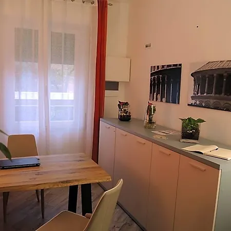 לינה וארוחת בוקר Ariston Tower 3*