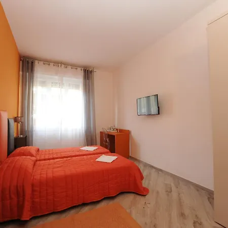 Ariston Tower Bed & Breakfast 2*